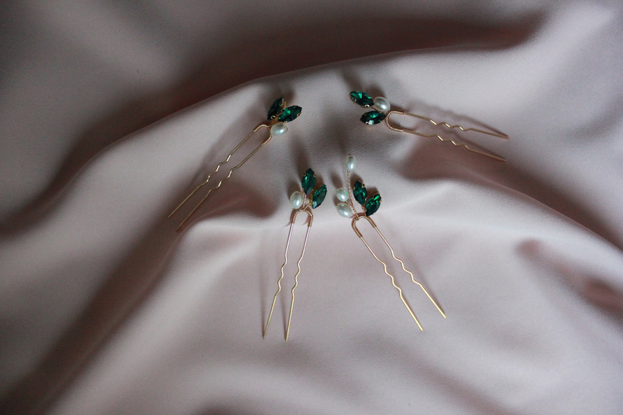 Green hairpins with pearl 4 pieces