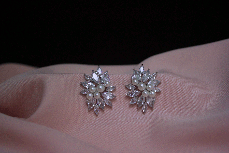 Noor earrings with pearls