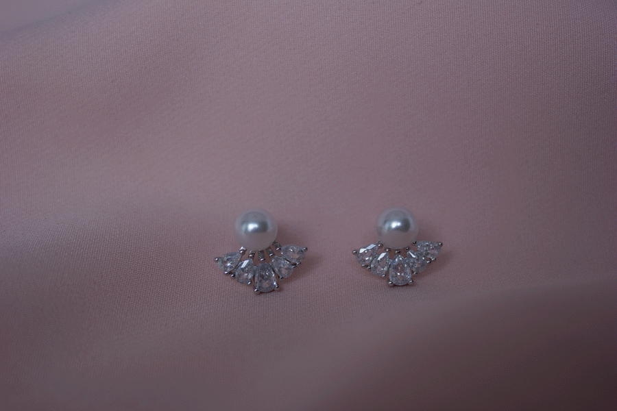 Elegant pearl earrings Adisa