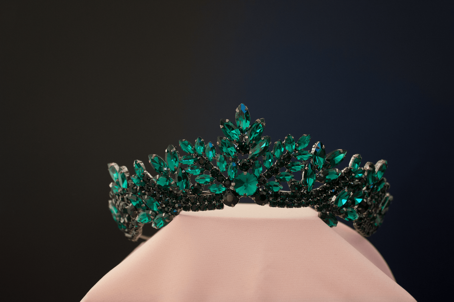 Beau grüner Tiara-Brauthaarschmuck