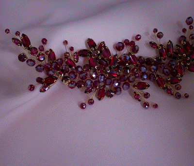 Constella bordeauxfarbener Haarschmuck