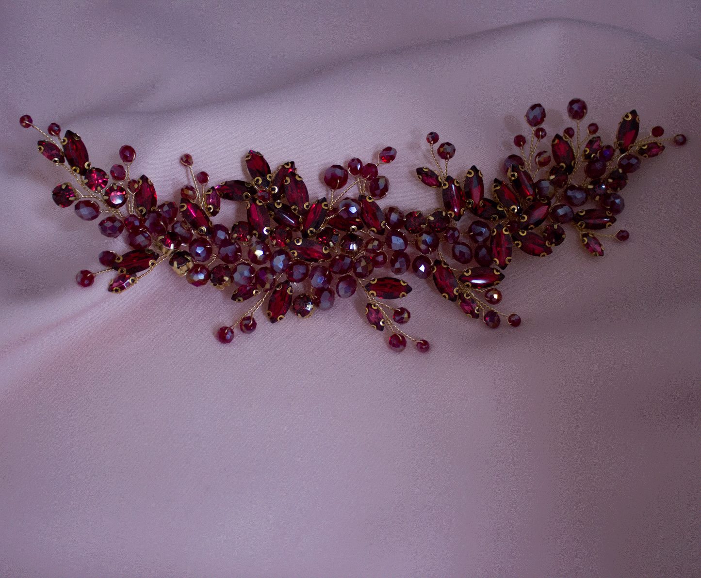 Constella bordeauxfarbener Haarschmuck