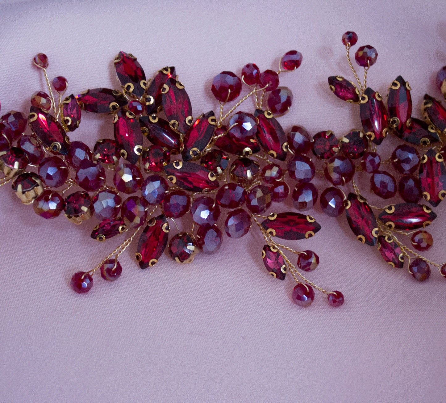 Constella bordeauxfarbener Haarschmuck