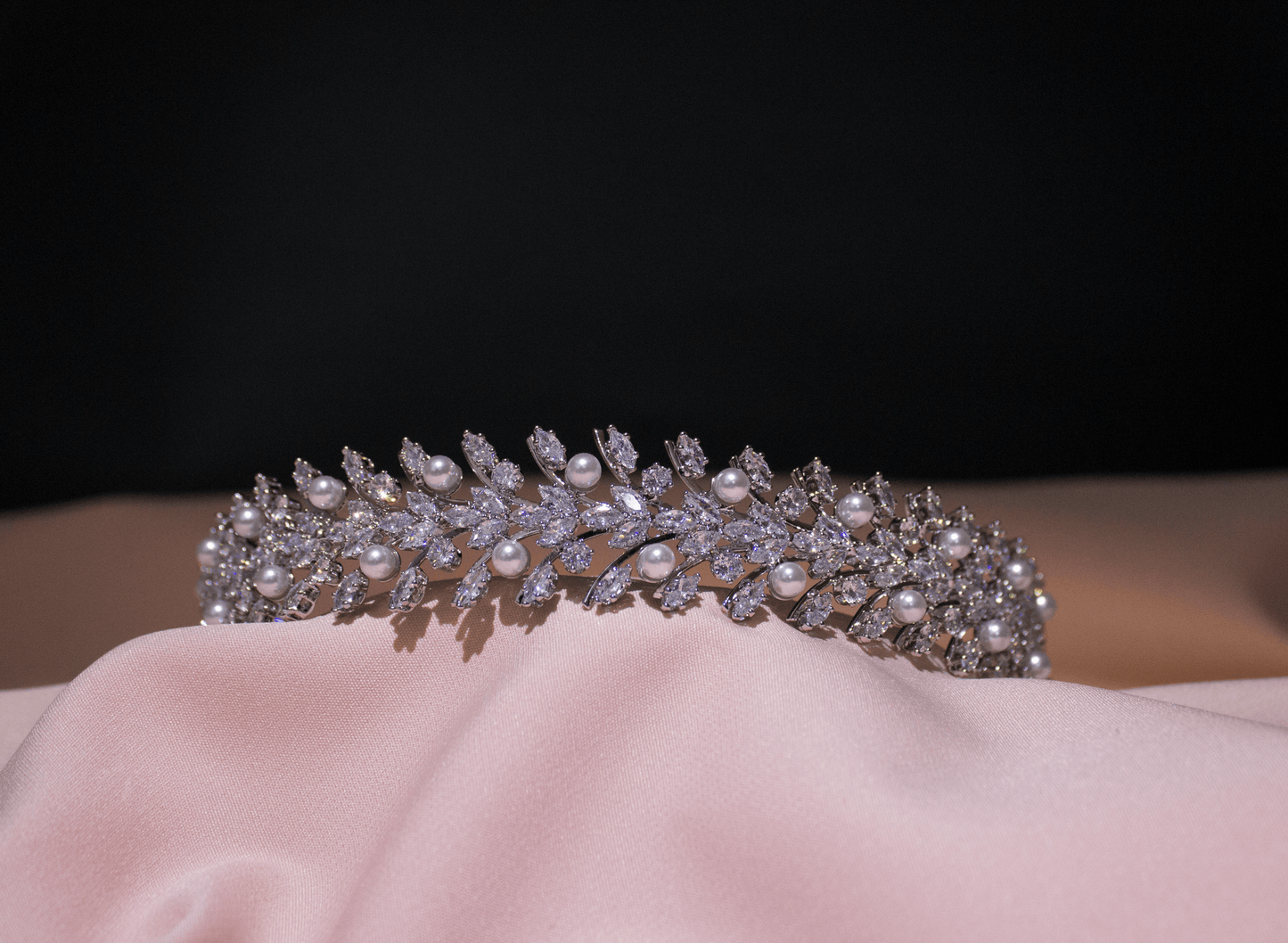 Ruby bruids haarband haaraccessoires tiara