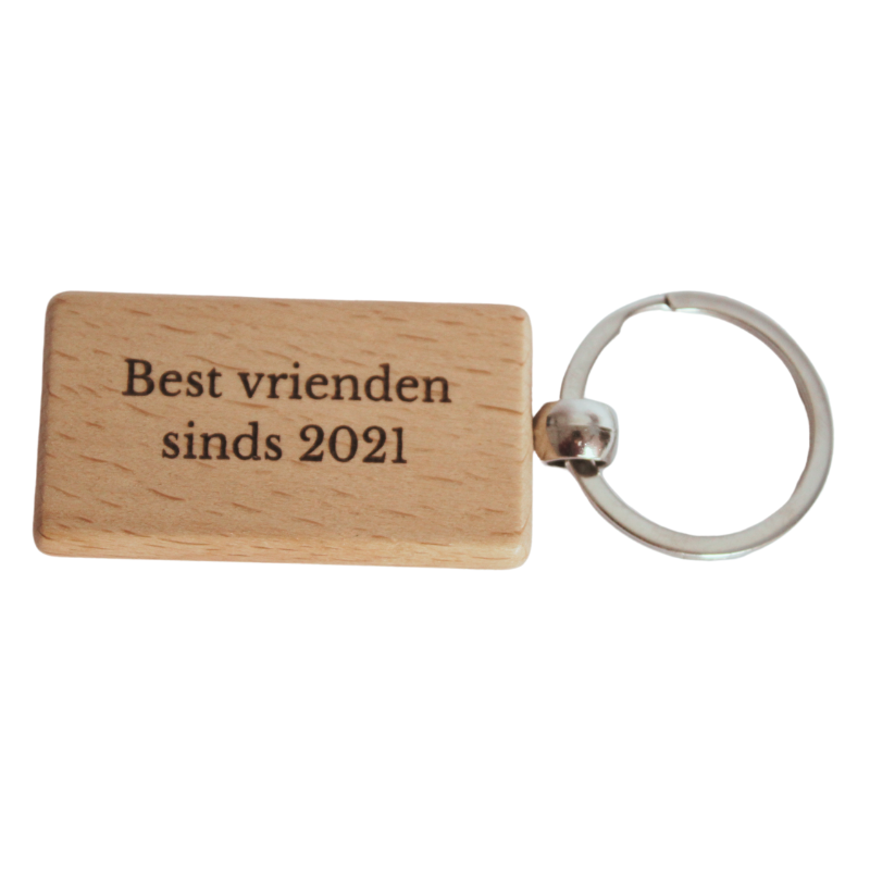 Gepersonaliseerde Vaderdag sleutelhanger met vuisten van vader en kind en hun namen aan de voorkant, 'Beste Vrienden' tekst aan de achterkant - betekenisvol cadeau voor papa.