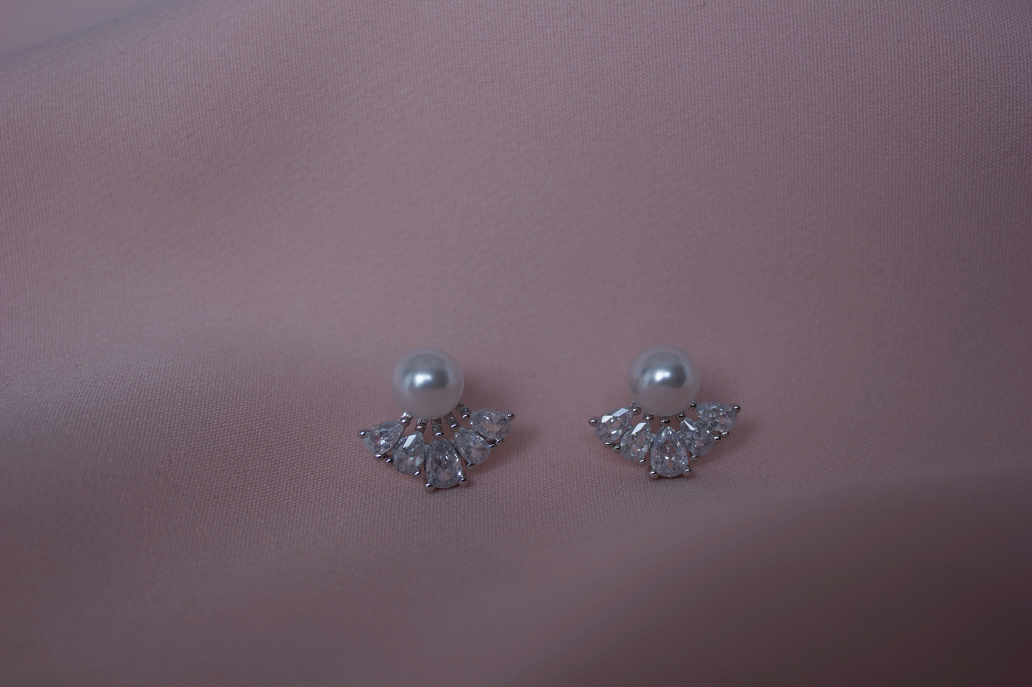 Elegante Perlenohrringe Adisa