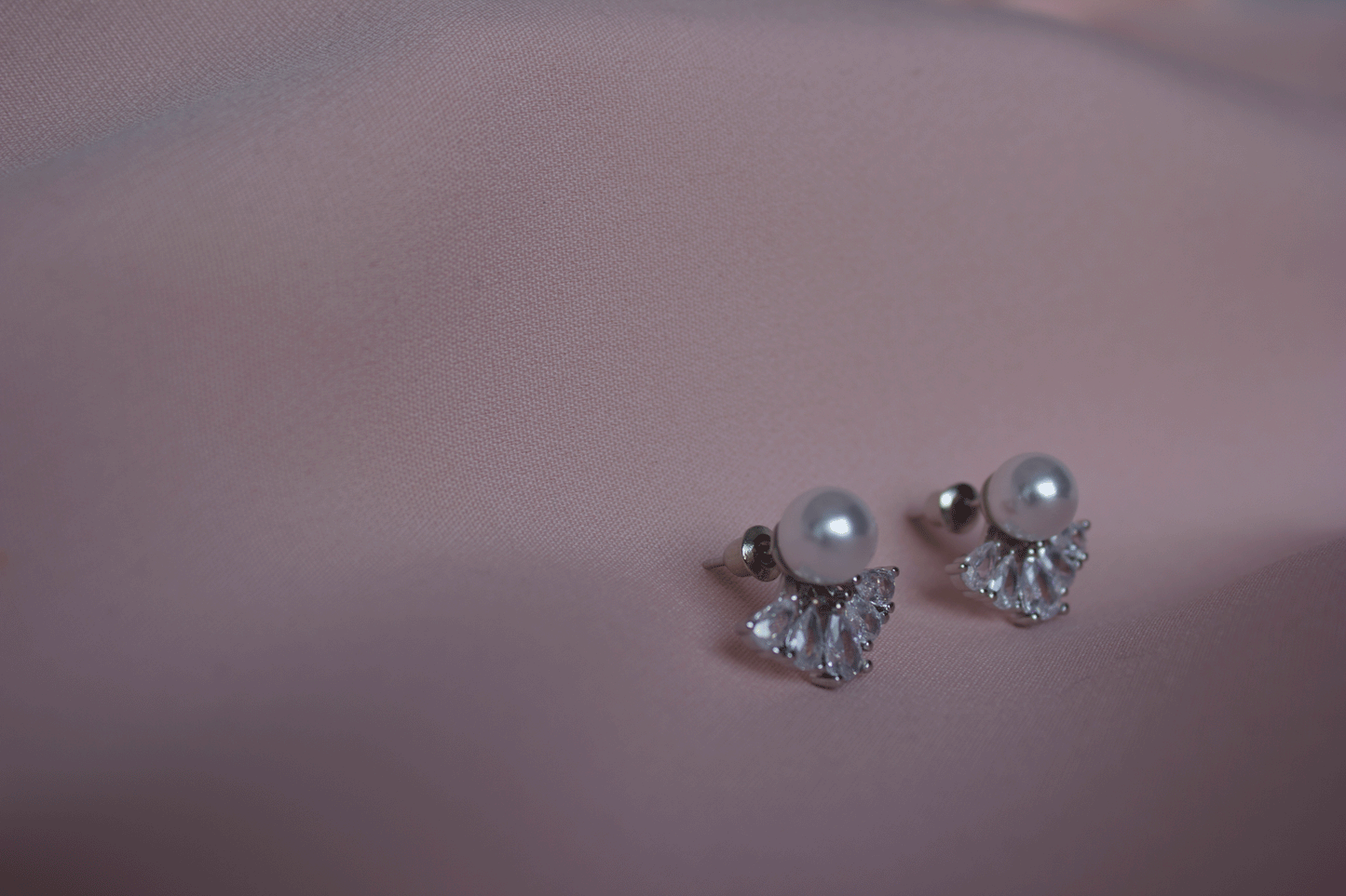 Elegante Perlenohrringe Adisa