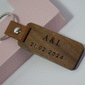 Personalisierter Schlüsselanhänger aus Holz mit Lederelement – ​​einzigartiges und stilvolles Geschenk
