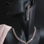 Afbeelding van sieradenset ketting en oorbellen, detail van ketting met zirkonia, oorbellen in geschenkdoos, elegante ketting en oorbellen set
